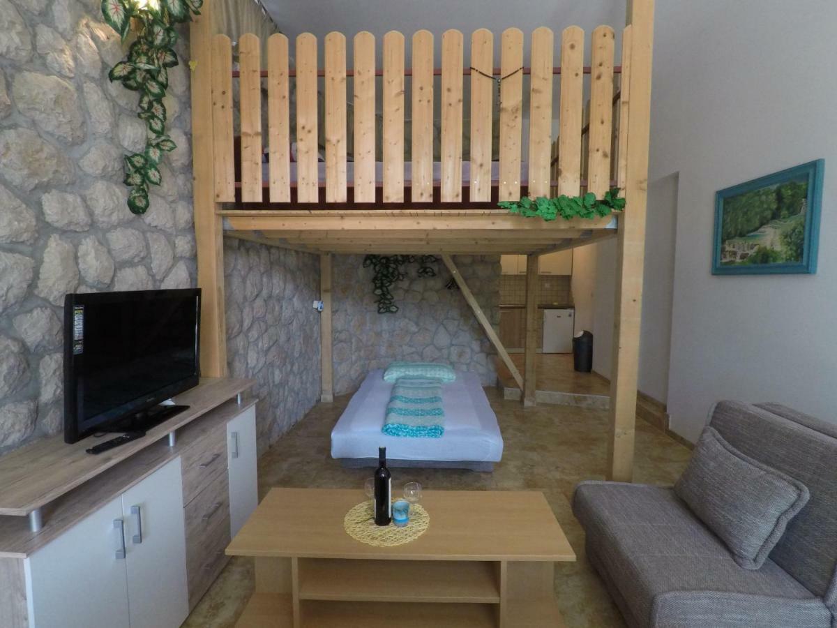 Tommi Apartment