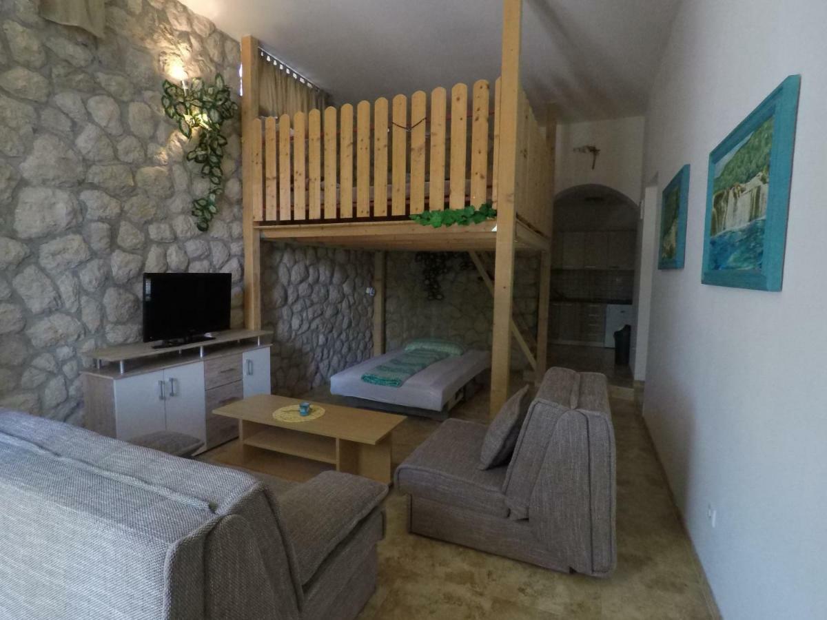 Tommi Apartment